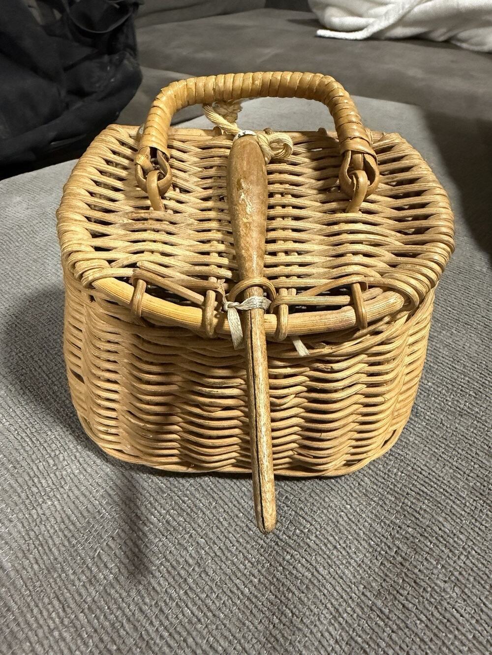 Vintage Small mini Wicker Fishing Creel Basket lidded handle hinge 6x4.5x3.5
